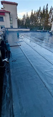 两无人机在400多米高空相撞后倒插至地标修建防水层涉事飞手均被罚